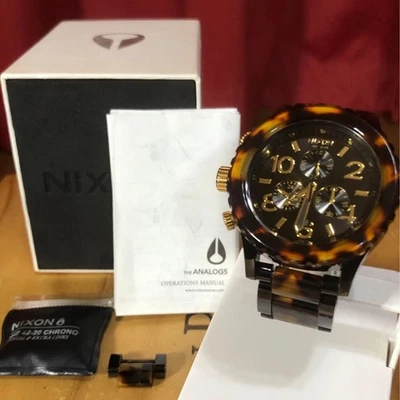 Nixon // El Cronógrafo 42-20 Batería Patrón Carey Foto 1 de 4