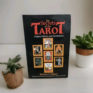 The Secrets of the Tarot: Origins, History, and Symbolism by Walker - Bild 1 von 5