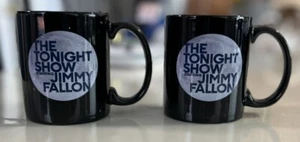 The Tonight Show Starring Jimmy Fallon 2 tazas oficiales al aire luna llena negras - Imagen 1 de 4