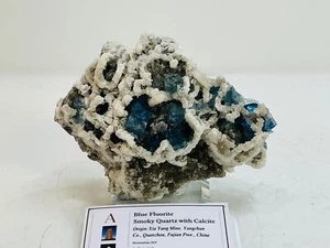 Ein seltener Fund Blauer Fluorit Cluster, Rauchquarz mit Calcit, Fujian, China - Bild 1 von 11