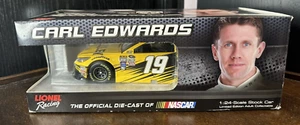 Carl Edwards Lionel Racing - #19 STANLEY - 2016 Yellow Camry - 1 di 773 - Nuovo con scatola - Foto 1 di 14