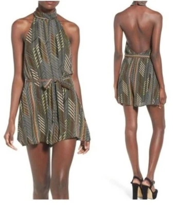 Romper feminino ASTR médio preto pescoço Halter cinto sem costas Chevron viscose rayon - Imagem 1 de 4