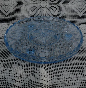 Blue pressed glass cake plate - 3 little feet - Bagley? - 23.5 cm (9.25") dia'r - Picture 1 of 6