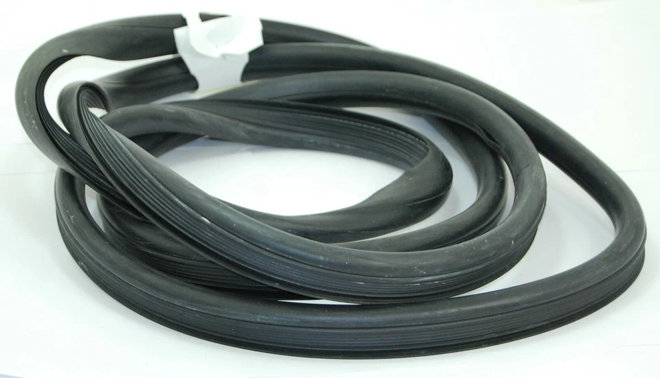 Front Windshield Seal Without Groove Fits Volkswagen Type2 Bus 1968-1979 - Image 1 of 2