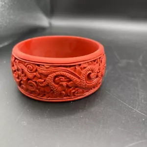 Vintage roter geschnitzter Zinnober Armreif breites Armband   - Bild 1 von 8