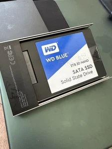 WD blue 2tb external SSD with USB-C 3.1 enclosure - Afbeelding 1 van 5