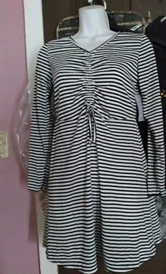 Vestido de verano grande a rayas blanco y negro con antorcha de terciopelo para mujer Foto 1 de 2