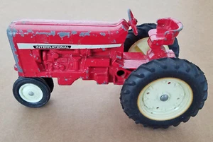 Vintage 1:16 Die-Cast rot Ertl International Harvester Spielzeug Bauernhof Traktor 8" lang - Bild 1 von 12