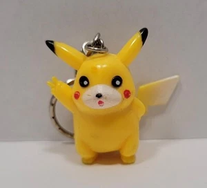 Vintage 90s Pokemon Pikachu 2" rubber 3D keychain - Picture 1 of 7