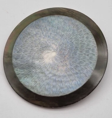 Grauer Perlmutt Ösen-Knopf 18-45 mm Ziseliert / Mother-of-Pearl Button Nacre E15 - Bild 1 von 2