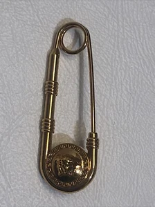 Broche dorado cabeza de león Versace Versus Safety Pin - Imagen 1 de 7