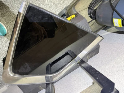 2015-2019 NISSAN ROGUE Left Driver SIDE REAR QUARTER GLASS WITH PRIVACY - Image 1 of 2