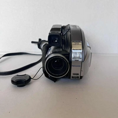 Panasonic VHS-C Palmcorder PV-L352D w Charger Battery Working - Image 1 of 4