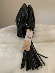 Bolso de Mano Rebecca Minkoff Acanalado Negro Metálico *Precio de venta sugerido por el fabricante 98 USD** - Imagen 1 de 11