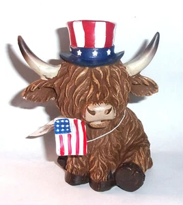 Figura patriótica de vaca americana Highland de resina del 4 de julio con sombrero de copa y bandera - Imagen 1 de 6