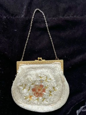 Cartera de Noche Pequeña De Colección/Antigua Crema Con Cuentas y Pequeño Bordado FRANCIA Como Está Foto 1 de 4