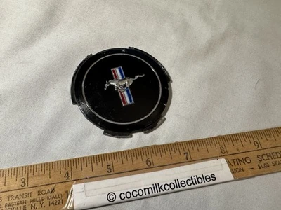 Tapacubos Ford Mustang 1966 vintage centro usado emblema C6ZZ-11C30 Foto 1 de 4