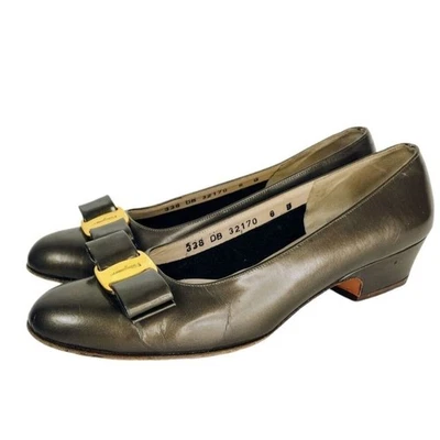 Zapatos de salón Salvatore Ferragamo Vintage 338 Lillaz Vara cuero bronce perlado con lazo Foto 1 de 4