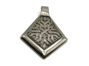 Dije Collar Patrón Geométrico Forma Única Vintage Tono Plata - Imagen 1 de 4