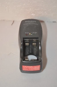 RadioShack 13 Hour Ni-Cad / Ni-MH AA Battery Charger 4 Battery 23-418 - Picture 1 of 2