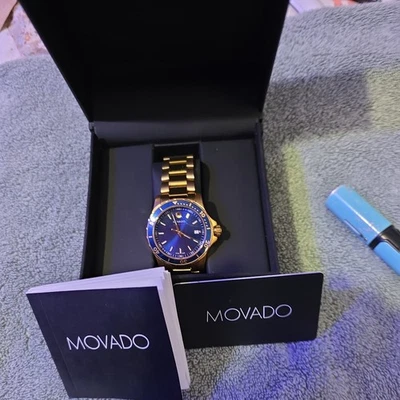 Reloj de cuarzo Movado "Serie 800"! 40 mm *Azul dorado*! Hermoso Sunburst ¡SIN USAR!  Foto 1 de 4