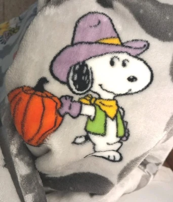 HALLOWEEN Peanuts Charlie BROWN Velvet 60x70 Blanket  Bats Woodstock Snoopy  - Image 1 of 4