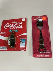 Coca-Cola Contour Flaschenöffner Löffel & Flasche Schlüsselanhänger Posten Neu aus altem Lagerbestand kartoniert - Bild 1 von 20