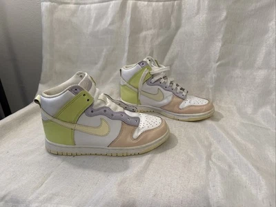 Tênis esportivo Nike - Dunk High DD1869-108 couro torção limão - Feminino tamanho 6  - Imagem 1 de 4