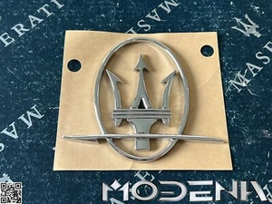 Emblema Maserati Tridente Tridente Izquierdo L Insignia Columna C 3200 4200 Levante - Imagen 1 de 1