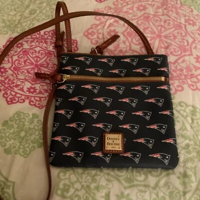 DOONEY & BOURKE - Patriots Football NFL Crossbody Shoulder Bag - Used Twice - Imagem 1 de 4