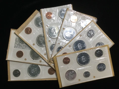 (1) 1964 Canada Mint Set 6 Coins (4 are 80% Silver) Uncirculated, Minor Spotting Cover