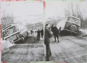 2x Foto 1964 Bus Unfall Touristbus omnibus männer winter vintage I4