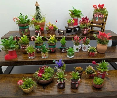 Dollhouse Miniatures Christmas Plant Set - Image 1 of 4