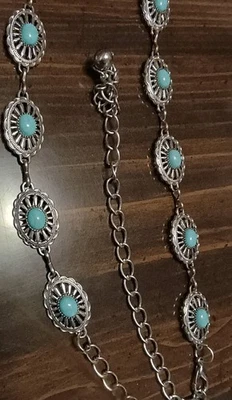 Cinturón Cadena Concho Flor Pequeña Plata y Turquesa, 24" A 36", 20mm Ancho Foto 1 de 4