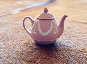 Rare Vintage Wedgwood pink jasperware mini teapot with lid - Picture 1 of 5
