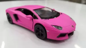 Lamborghini Aventador LP700-4 Rosa Kinsmart Auto Giocattolo Modello 1/38 Scala - Foto 1 di 2