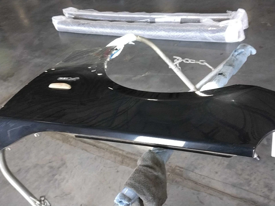 Guardabarros delantero izquierdo usado se adapta a: BMW 528I 2009 delantero izquierdo grado A Foto 1 de 4