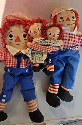 Pelúcia vintage Knickerbocker's Raggedy Ann and Andy abraçando e dois Andys extras  - Imagem 1 de 4