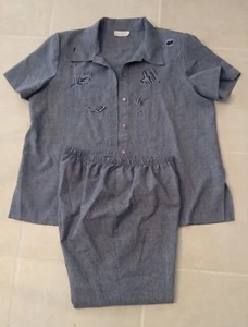 Woman's Pant Suit - Picture 1 of 3