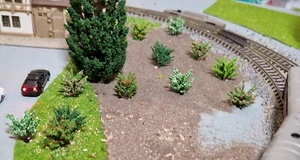 50 Red, Yellow, White, Pink Flowering and Dark Green Bushes, 28mm Tall - Picture 1 of 20