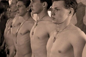 Nude Collection Boy Man Model Pose Bundle 15x10 4 - Picture 1 of 10
