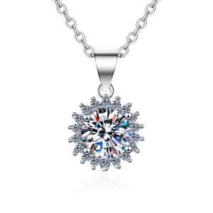 Colgante de flores de moissanita corte redondo de 0,5-5 quilates acabado en oro blanco de 14 K cadena libre de 18 - Imagen 1 de 12
