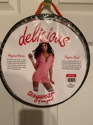 NUEVO SIN ETIQUETAS Hospital Hottie Travieso Enfermera Disfraz Retro Pin Up Adulto Talla Pequeña Rosa Foto 1 de 4