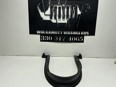 Нижнее уплотнение капота рамы лобового стекла 97–06 Jeep Wrangler TJ 55395032 CC 6C - Изображение 1 из 4