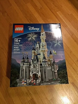 LEGO Disney: The Disney Castle (71040) USED 99.9% complete With Box no Instruct. - Image 1 of 4