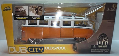 2006 Dub City Old Skool 1962 VW Bus 1:24 Scale Die Cast Jada Toys With Surfboard - Image 1 of 4