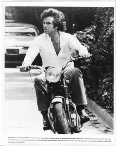 Foto de la película 1975, Warren Beatty en motocicleta de Shampoo - Imagen 1 de 1