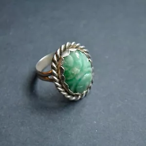 *Vintage Navajo Carved Jade Flower Sterling Ring Signed Lo Jones (?) SIZE 8.5 - Foto 1 di 4