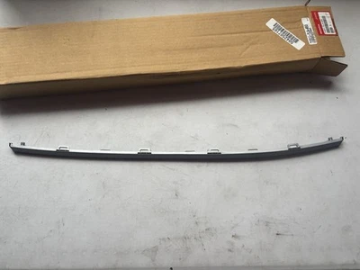 Parachoques trasero Honda CR-V 2020-2021 moldeado central plateado 71511-TLA-A50 OEM Foto 1 de 4