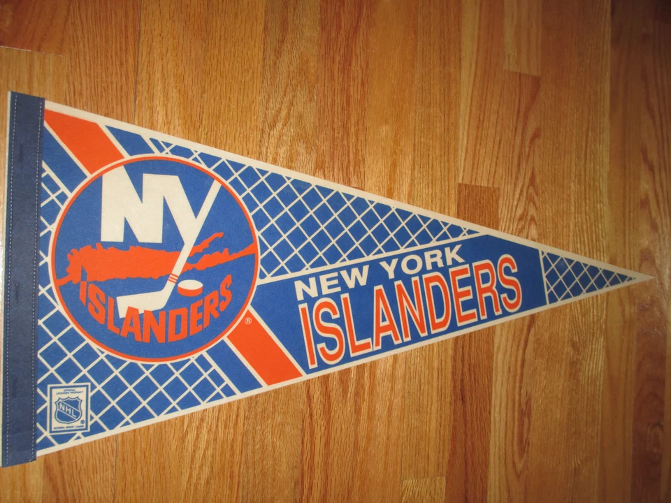 80s NHL NEW YORK ISLANDERS Logo Pennant MIKE BOSSY BRYAN TROTTIER BILLY SMITH - Image 1 of 1